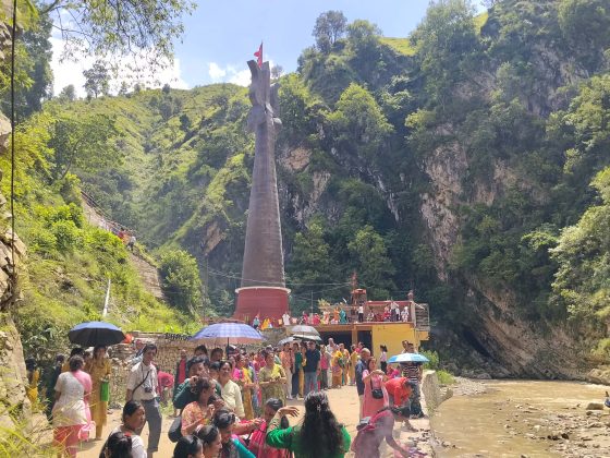 कालाग्नि रुद्रपीठ लड्केश्वर धाममा साउनकाे अन्तिम साेमबार भक्तजनकाे भिड
