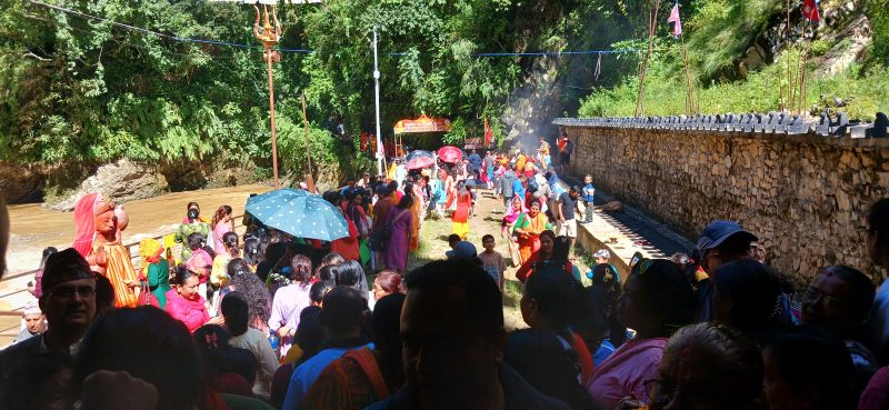 विश्वकै एक मात्र कालाग्नि रुद्रपीठ लड्केश्वर धाममा भक्तजनहरु भिड(फाेटाे फिचर)