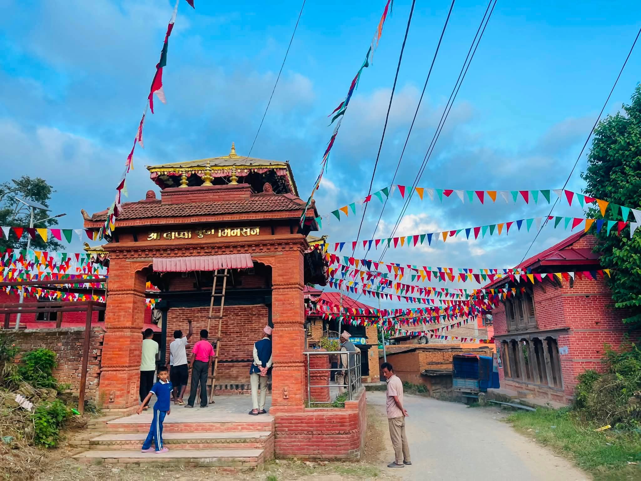 श्रीकृष्ण जन्माष्टमीको अवसरमा सजिएको काभ्रेको  दाप्चा बजार (फाेटाे फिचर )