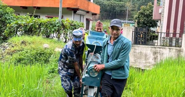पर्वतमा बाढीले ६६ घर बगायो, जोखिममा रहेका २३ घरको सामान सारिँदै