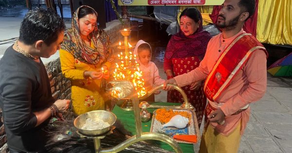 ॐकार छठ्ठीमाई त्रिवेणी गंगा आरती पार्क, दाेभान शंखमूल साझकाे आरती