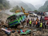 दाउन्ने बस दुर्घटनामा ६ जनाको मृत्यु, पाँच मृतकको पहिचान खुल्यो दाउन्ने बस दुर्घटनामा ६ जनाको मृत्यु, पाँच मृतकको पहिचान खुल्यो