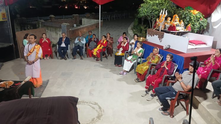 “दोभान शङ्खमूल त्रिवेणीमा नित्य ॐकार छठ्ठीमाई गंगा आरती”