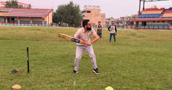 देउखुरी क्रिकेट रङ्गशालामा मन्त्री पोखरेल, अभ्यासरत युवासँग खेले क्रिकेट देउखुरी क्रिकेट रङ्गशालामा मन्त्री पोखरेल, अभ्यासरत युवासँग खेले क्रिकेट