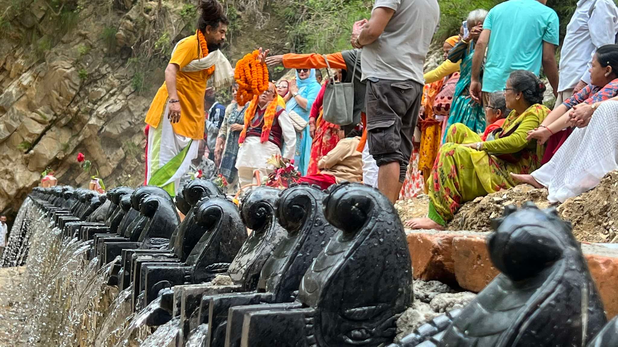 तस्विरमा हेर्नुहोस्: कालाग्नि रुद्रपीठमा १०८ शिव धाराको उद्घाटन (फाेटाे फिचर)
